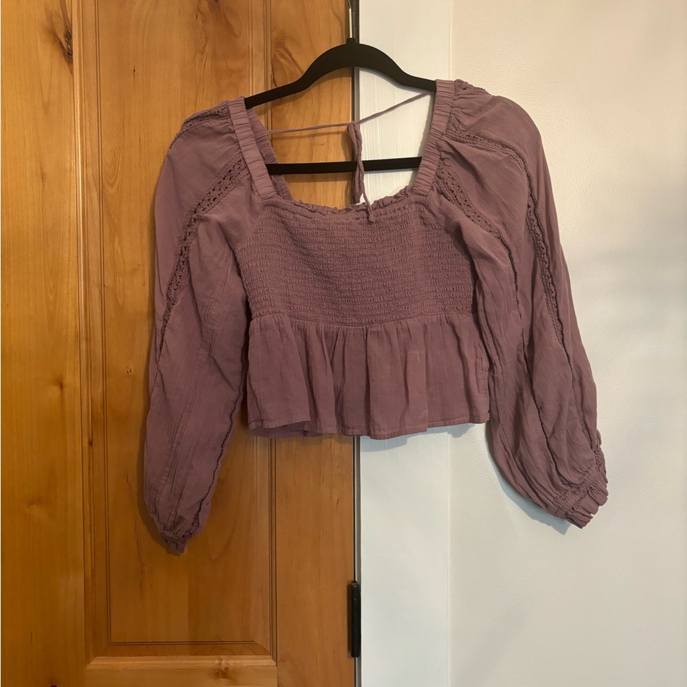 American Eagle M top